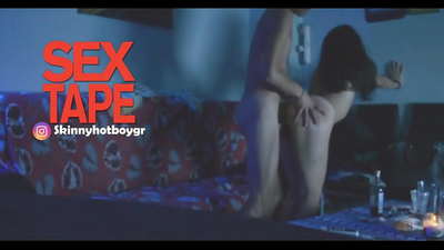 Oulike skoolmeisie saam met haar kêrel